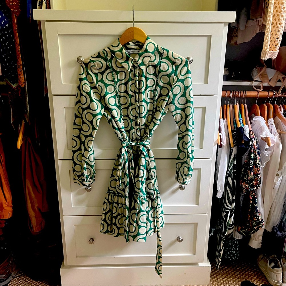 Green & White Print Zara Dress, Size XS, win once, perfect condition